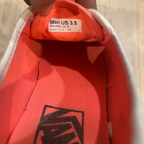 Brand new VANS sneakers - Picture 3 of 3